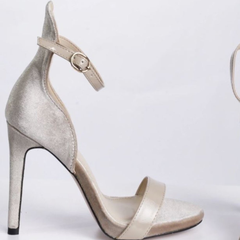 NWB Vices Velvet Patent Ankle Strap High Heel Sz 9
